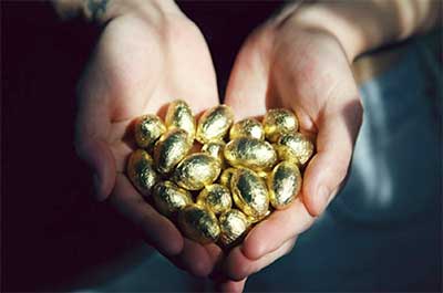 Hands holding gold nuggets